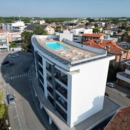 Flat With Panoramic Rooftop Pool * Μπιμπιόνε