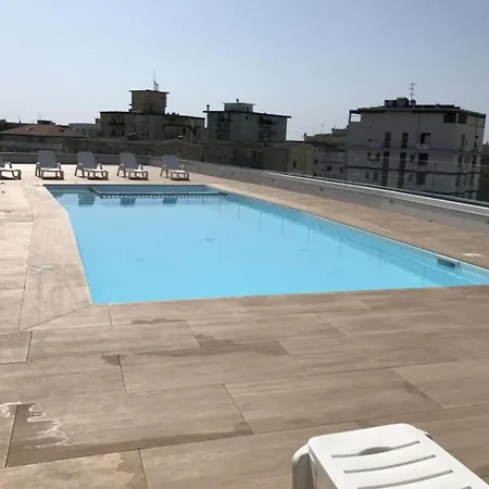 Flat With Panoramic Rooftop Pool Διαμέρισμα