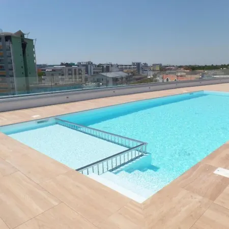 Διαμέρισμα Flat With Panoramic Rooftop Pool