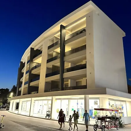 Flat With Panoramic Rooftop Pool * Μπιμπιόνε