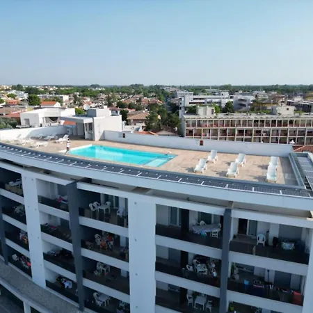 Flat With Panoramic Rooftop Pool * Μπιμπιόνε